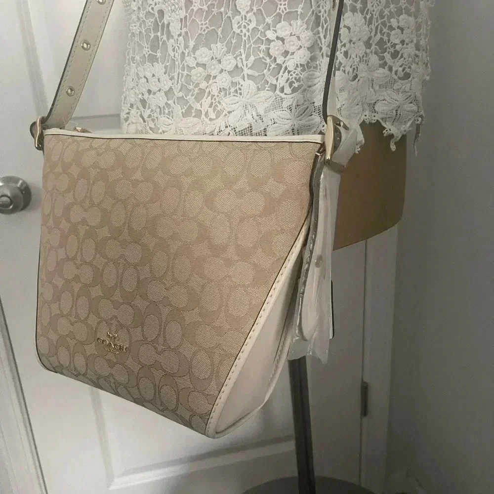 [•COACH•] small dufflette in signature jacquard - Picture 2 of 6